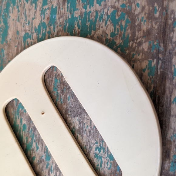 Lot of 3 Round Vintage Buckles - Cream Celluloid & Metal with Fabric - Picture 5 of 14